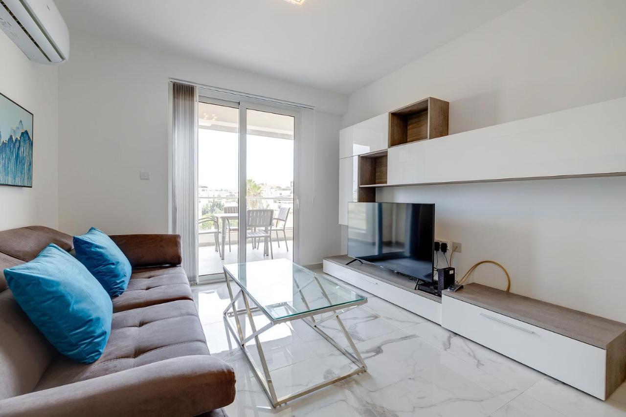 Splendid 2Br Apartment, Steps To St Georges Bay Saint Julian's Exterior photo