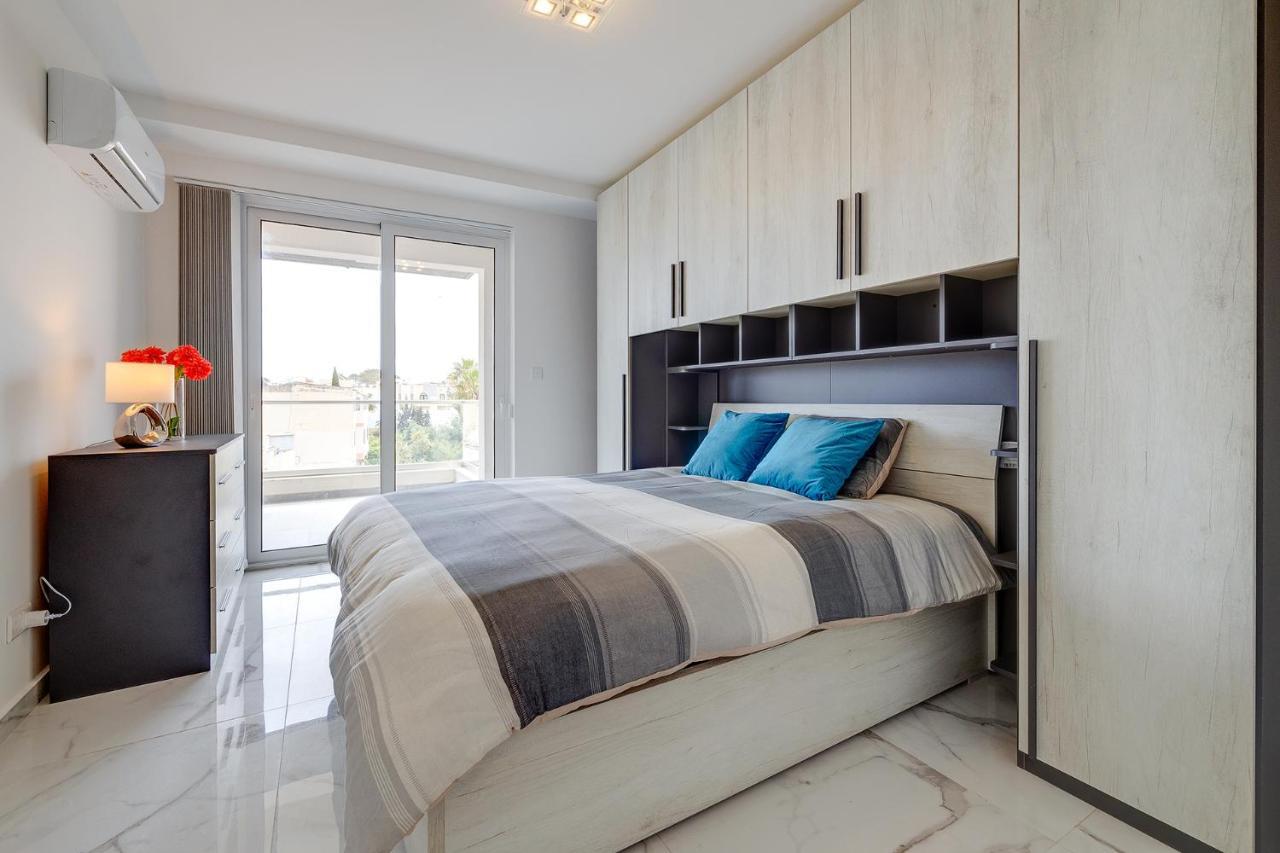 Splendid 2Br Apartment, Steps To St Georges Bay Saint Julian's Exterior photo