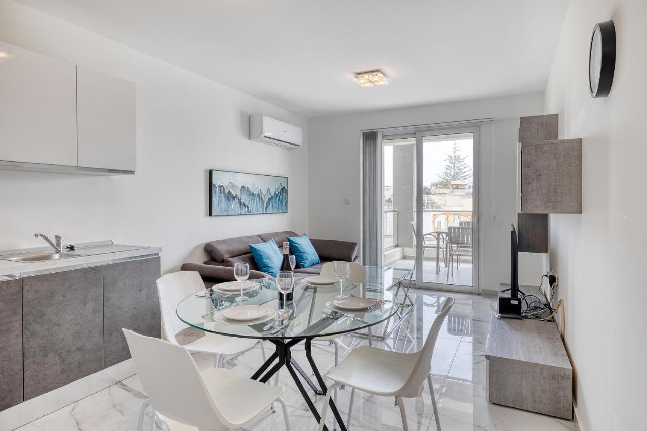 Splendid 2Br Apartment, Steps To St Georges Bay Saint Julian's Exterior photo